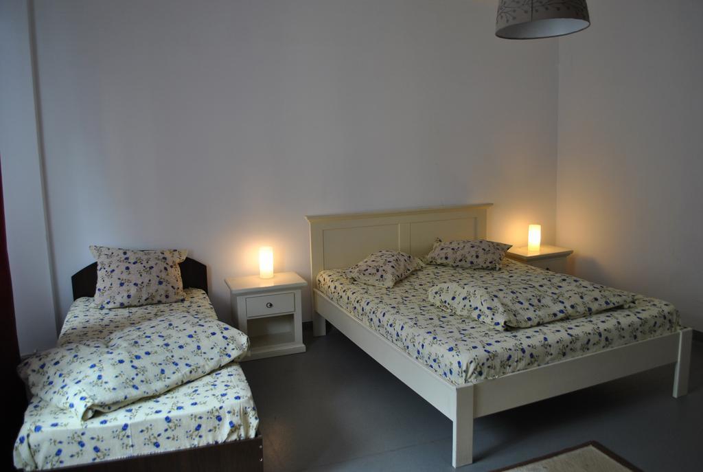 Vogue Hostel บูคาเรสต์ ภายนอก รูปภาพ