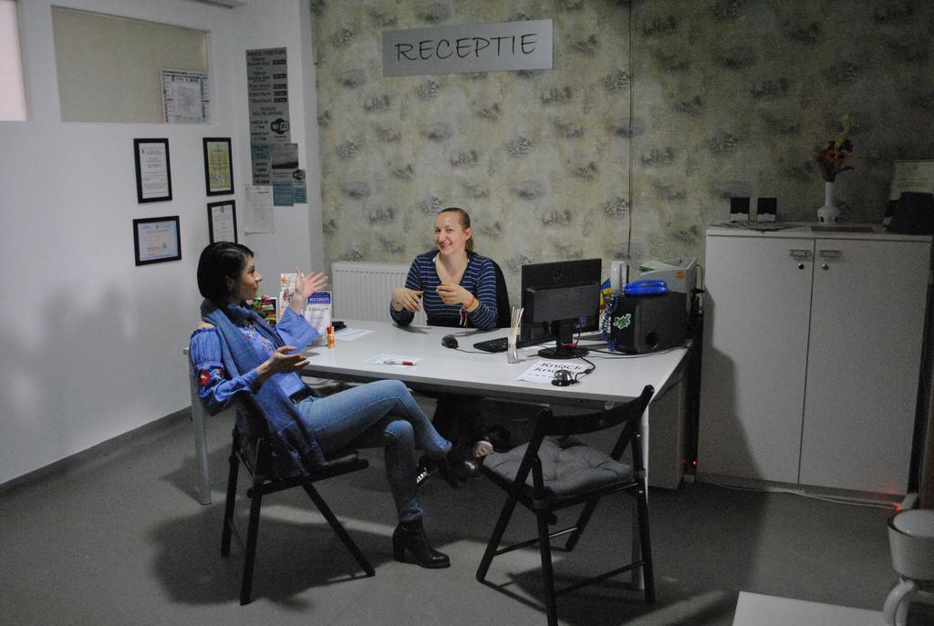 Vogue Hostel บูคาเรสต์ ภายนอก รูปภาพ