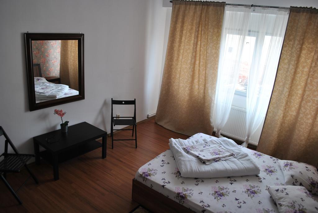 Vogue Hostel บูคาเรสต์ ภายนอก รูปภาพ
